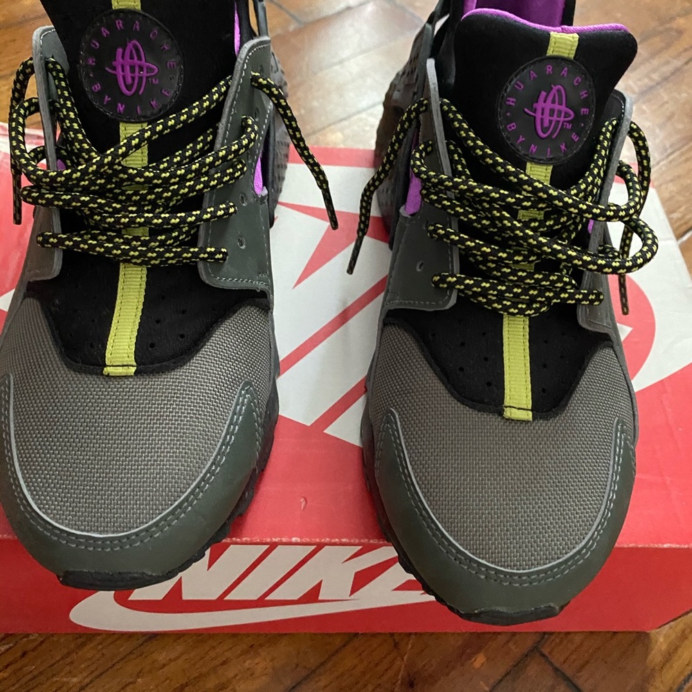 Women Nike Huarache Run sz7